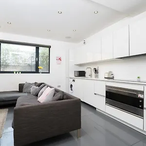Pristine In Central Guest house