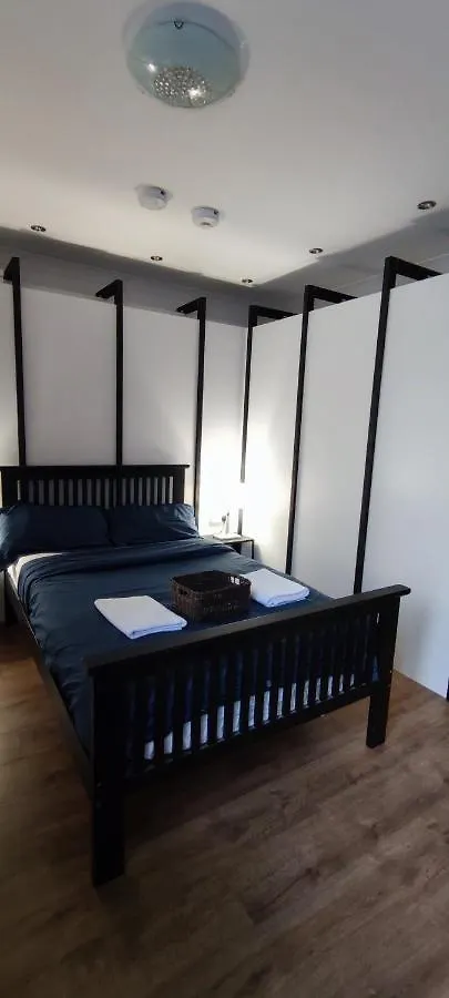 Birds Nest Residency Hotel London Guest house